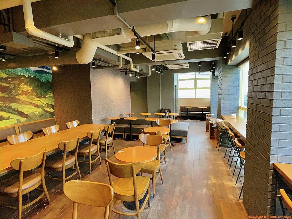 スターバックス三軒茶屋店の店内